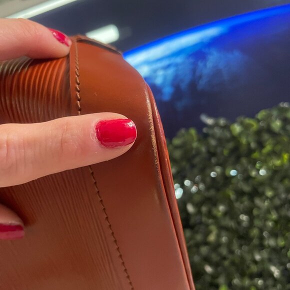 A cond Louis Vuitton Alma PM Bag in Epi Leather Brown/Cognac w/FREE COA! - Picture 10 of 15